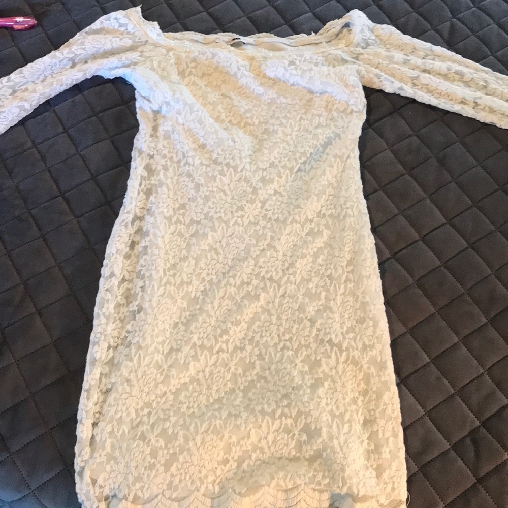 Off shoulder lace bodycon dress